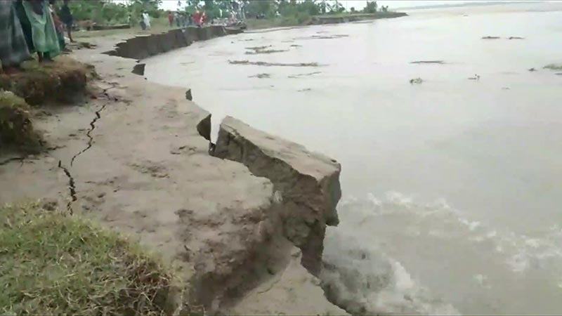 ভোলায় মেঘনা-তেঁতুলিয়ার ভাঙনে দিশেহারা নদীতীরের মানুষ