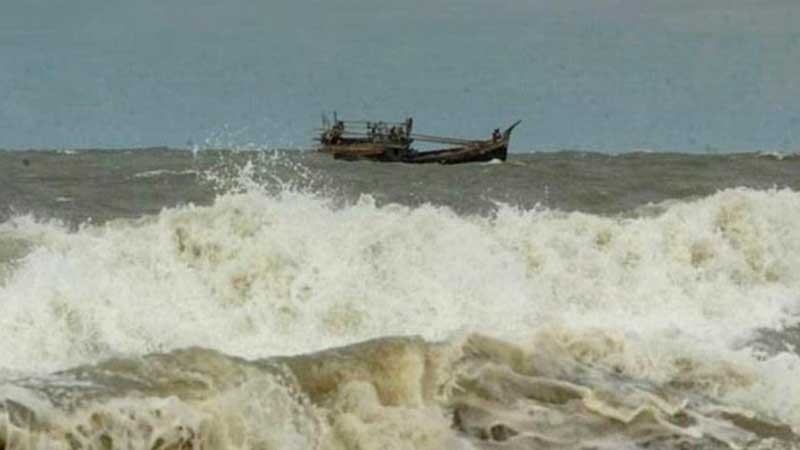 বঙ্গোপসাগরে জাহাজের ধাক্কায় ট্রলারডুবি, ২ জেলের মৃত্যু