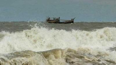 বঙ্গোপসাগরে জাহাজের ধাক্কায় ট্রলারডুবি, ২ জেলের মৃত্যু