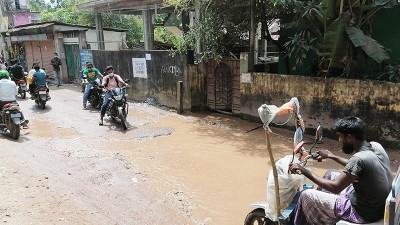 নোয়াখালীতে এলজিইডির অধিকাংশ সড়কই বেহাল