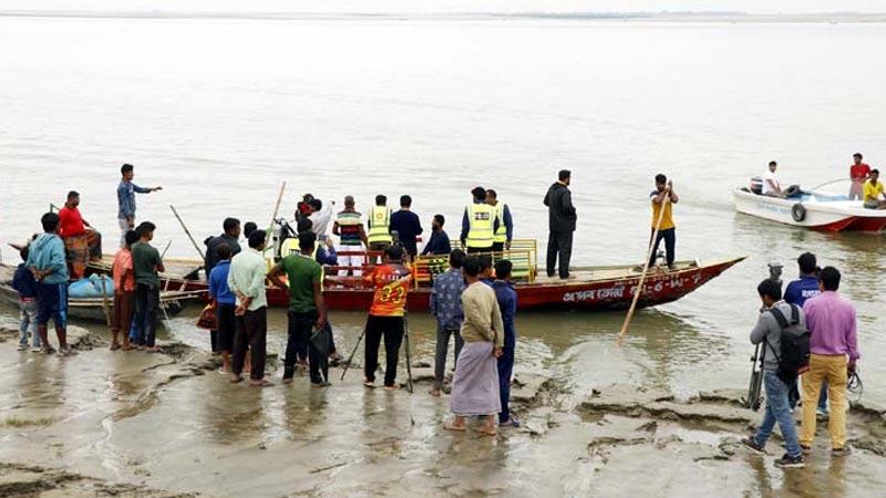 শিবগঞ্জে পদ্মায় নৌকা ডুবে ৪ জনের মৃত্যু