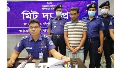 নোয়াখালীতে অস্ত্রসহ টিটু বাহিনীর সদস্য গ্রেফতার