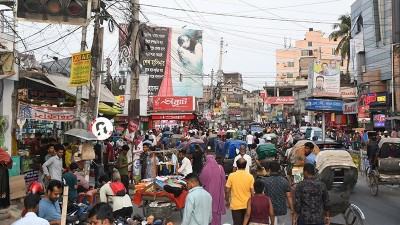 খুলনায় ব্যবসায়ীদের দখলে নগরীর ফুটপাত