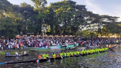 নবাবগঞ্জের ইছামতি নদীতে বাইচ অনুষ্ঠিত