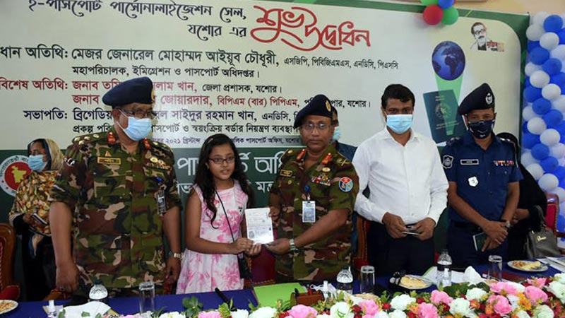 ঢাকার বাইরে যশোরে প্রথম ই-পাসপোর্ট ছাপা শুরু