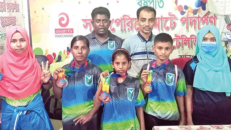 বয়সভিত্তিক সাঁতারে ১৩ পদক ঝিনাইদহের সাতারুদের