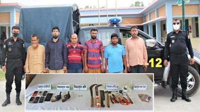 সিরাজগঞ্জে অস্ত্রসহ ৬ ডাকাত আটক