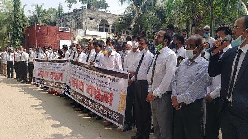 বাগেরহাটে সাম্প্রদায়িক হামলার প্রতিবাদে মানববন্ধন