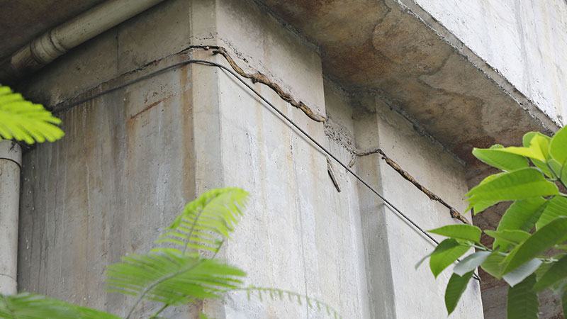 চট্টগ্রামে ফ্লাইওভারের নকশাবহির্ভূত র‍্যাম্পের পিলারে ফাটল