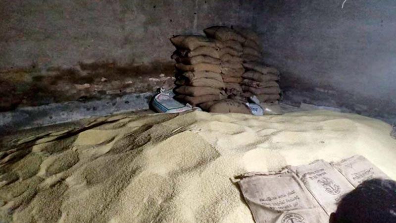 বগুড়ায় ব্যবসায়ীর গুদামে ১০ টাকা কেজির ১১ টন চাল