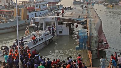 পাটুরিয়ায় এখনও পৌঁছেনি উদ্ধারকারী জাহাজ প্রত্যয়