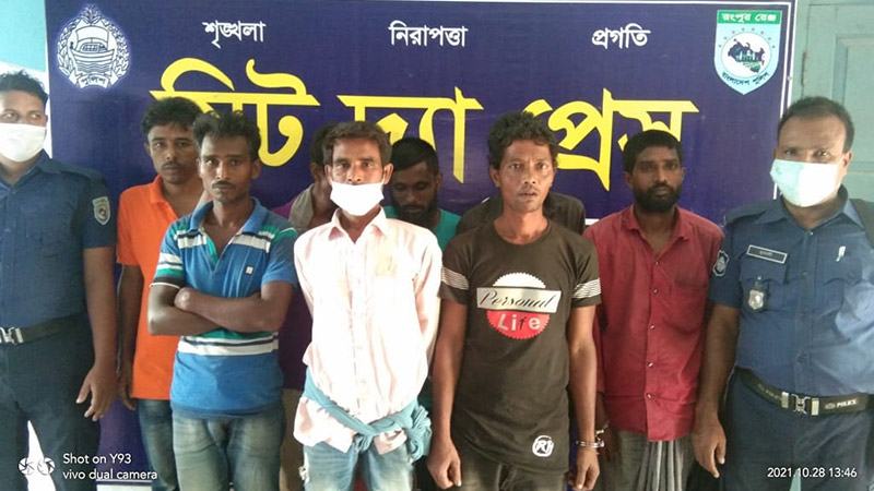 হিলিতে নেশার সরঞ্জামসহ আটক ৮, তিনমাসের দণ্ড