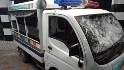 রংপুরে পুলিশের সঙ্গে স্থানীয়দের সংঘর্ষ-থানায় হামলা, আহত ৬০