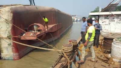পাটুরিয়ায় ডুবে যাওয়া ফেরি উদ্ধারে আরও সময় লাগবে