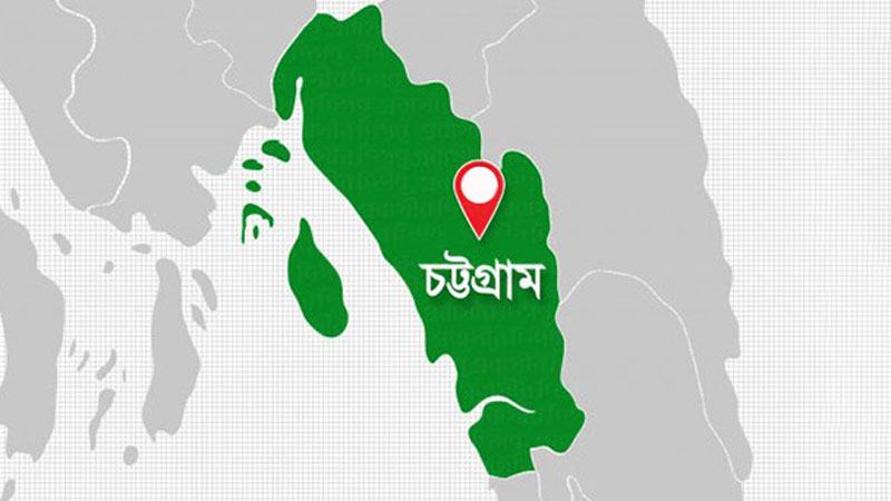 চট্টগ্রাম নগরে চলছে কিছু বাস-হিউম্যান হলার
