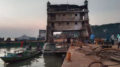 অবশেষে ভাসল আমানত শাহ ফেরি