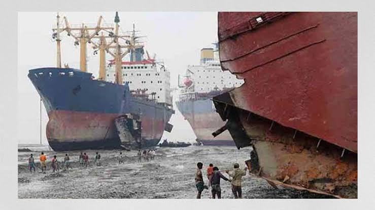 চট্টগ্রামে জাহাজ ভাঙা কারখানা অনির্দিষ্টকা‌লের জন্য বন্ধ ঘোষণা