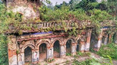 সংস্কারের অভাবে বিপন্ন প্রতাপপুর জমিদারবাড়ি