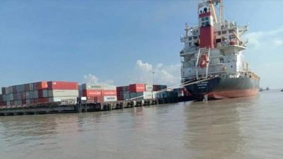 মোংলার পশুর নদে ৩৫০ টন কয়লাসহ কার্গোডুবি