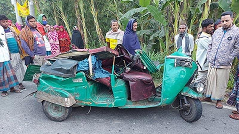 সিরাজগঞ্জে বাসচাপায় অটোরিকশা চালক নিহত