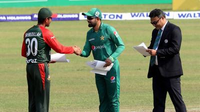 ব্যাটিং বিপর্যয়ে বাংলাদেশ