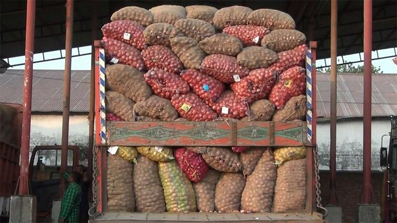 হিলিতে আবারো কমল পেঁয়াজের দাম