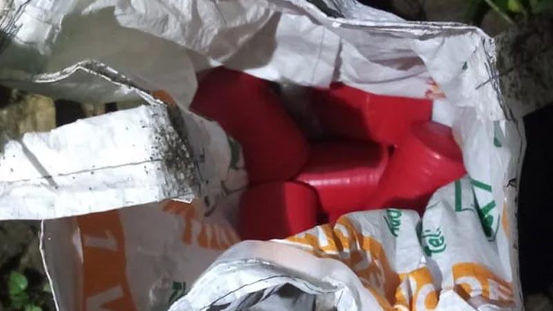 বগুড়ায় ককটেলভর্তি ব্যাগ উদ্ধার
