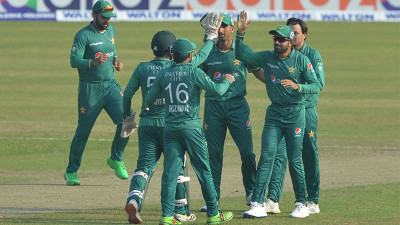 শেষ ওভারের রোমাঞ্চেও জিততে পারল না বাংলাদেশ