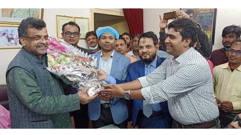 প্রশাসকের কাছে ঝিনাইদহ পৌরসভার দায়িত্ব হস্তান্তর