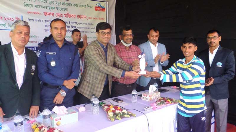 ঝিনাইদহে দূরপাল্লার সাঁতার প্রতিযোগিতা