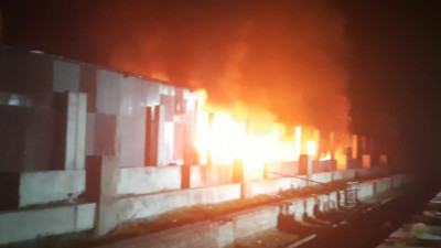 চাষাড়া রেলস্টেশন এলাকায় আগুনে রিক্সা গ্যারেজ পুড়ে ছাই