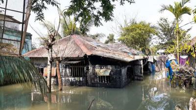 জাওয়াদের প্রভাবে কয়রায় দুই গ্রাম প্লাবিত