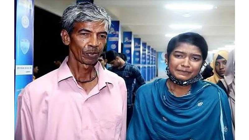 মেয়ের চাকরি হওয়ায় কাঁদলেন কৃষক বাবা