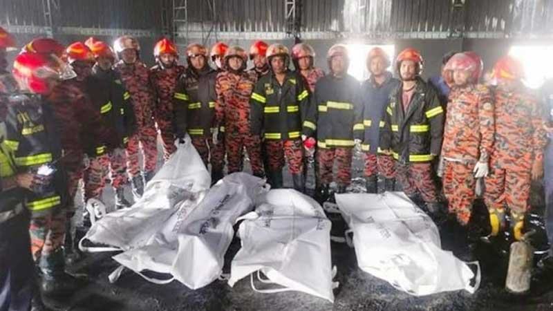 বগুড়ায় প্লাস্টিক কারখানায় অগ্নিকাণ্ডে ৫ শ্রমিকের মৃত্যু