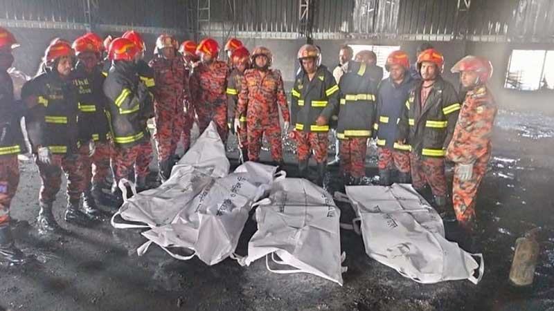 বগুড়ায় প্লাস্টিক কারখানায় অগ্নিকাণ্ডে ৫ শ্রমিকের মৃত্যু