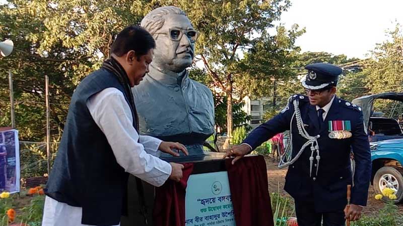 বান্দরবানে বঙ্গবন্ধুর আবক্ষ ভাস্কর্য উদ্বোধন