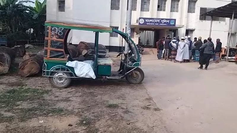 নেত্রকোণায় ব্যবসায়ীর দগ্ধ মরদেহ উদ্ধার