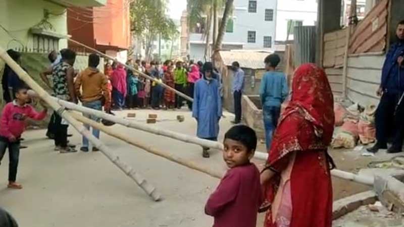 নারায়ণগঞ্জে নির্মাণাধীন ভবন থেকে শাবল পড়ে নারীর মৃত্যু