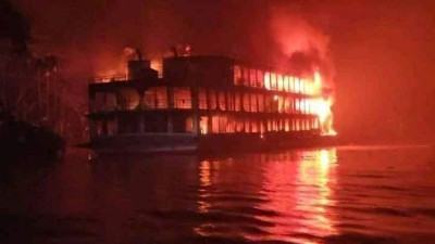 ঝালকাঠির সুগন্ধা নদীতে বরগুনাগামী যাত্রীবাহী লঞ্চে আগুন, নিহত ১৬
