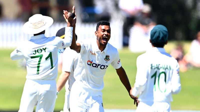 বে ওভালে ভালো বোলিং করে খুশি শরিফুল