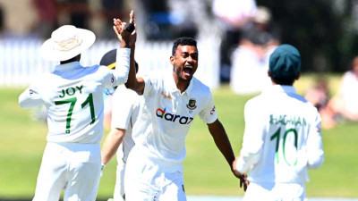 বে ওভালে ভালো বোলিং করে খুশি শরিফুল