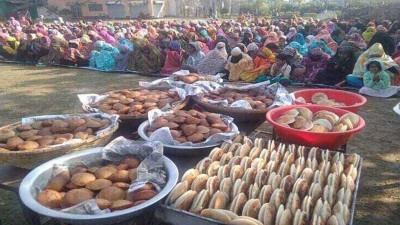 মাধবদীতে দরিদ্রদের শীতের পিঠায় আপ্যায়ন