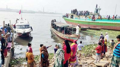ধলেশ্বরীতে লঞ্চের ধাক্কায় ট্রলারডুবি, নিখোঁজ ১০