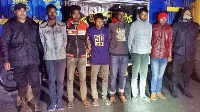 নাটোরে ১২০০ বস্তা সরকারি সারসহ ছয়জন আটক