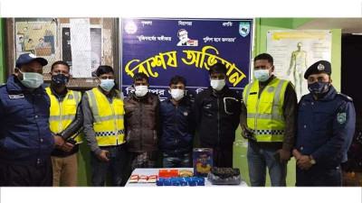 বিরামপুরে মাদকসহ তিনজন আটক
