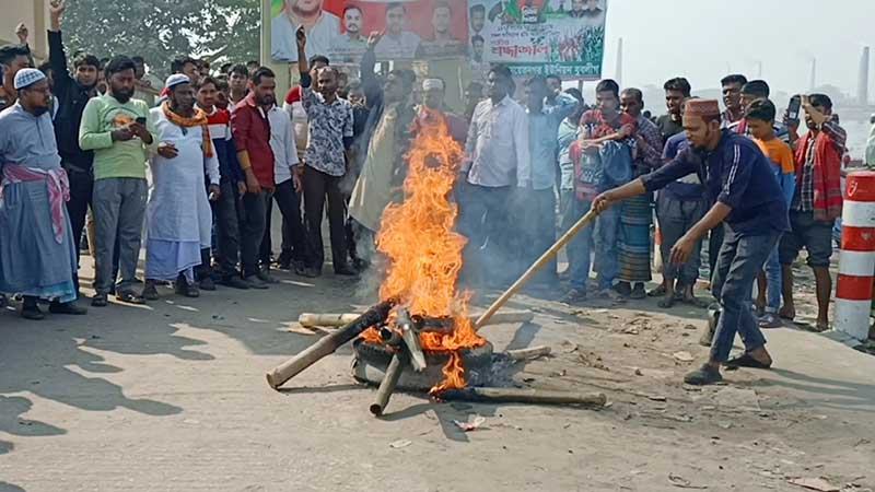 চারদিনেও নিখোঁজদের সন্ধান না পাওয়ায় বিক্ষোভ