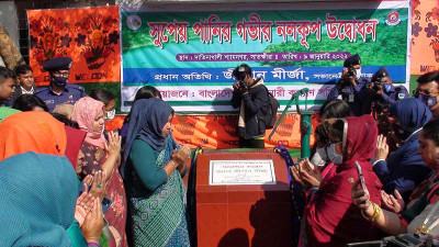 সাতক্ষীরায় পুনাকের উদ্যোগে গভীর নলকূপ স্থাপন
