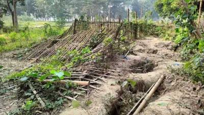 সিরাজগঞ্জে কবরস্থান থেকে ১৬ কঙ্কাল চুরি
