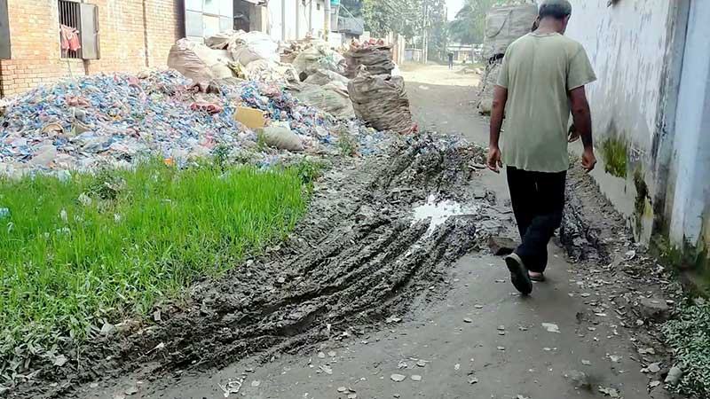 ৩৩ বছরেও গড়ে ওঠেনি প্রয়োজনীয় অবকাঠামো