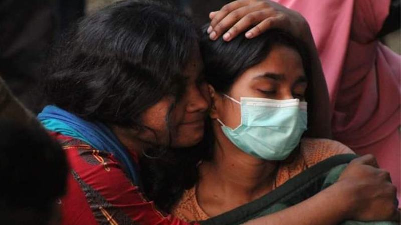 পদত্যাগ দাবিতে অনড় অনশনে অসুস্থ ১৪ শিক্ষার্থী
